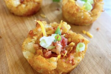 Loaded Tater Tot Cups | Easy appetizer | Tater Tots | Loaded Potato | Party Food | Finger Food | Savory Finger Food | Six Clever Sisters