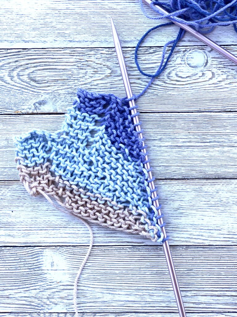 Knit Dishcloth | Knit Dishcloth Pattern | Knit Dishcloth Free Pattern | Knit Dishcloth Pattern Easy | Knit Dishcloth for Beginners | Knit Dishcloth Tutorial | Beginner Knit Dishcloth Pattern Free | Knit Dishcloth Pattern Free | Knit Dishcloths Free Patterns | Round Knit Dishcloth Pattern | Looking for an easy knit dishcloth pattern? This is easy to make and great for beginners! So, if you're just learning or need a simple knitting pattern, check this out. #knit #knitting #tutorial #giftideas #pattern #freepattern #yarn #howto