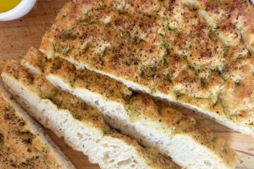 Best focaccia recipe | Easy Focaccia | Bread recipes | Bread | Crusty Bread | Bread for beginners | Bread recipes homemade | Bread recipes easy | focaccia | focaccia bread recipe | Six Clever Sisters