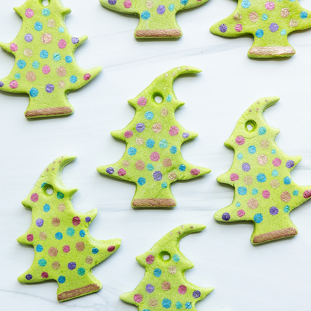 How to make Easy Grinch Ornaments | How to Make a Grinch Christmas Tree Ornament | How to Make a Grinch Christmas Ornament | Grinch Christmas Tree Decorations at Six Clever Sisters!