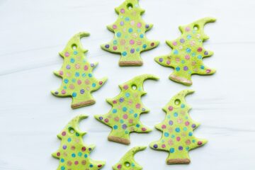 How to make Easy Grinch Ornaments | How to Make a Grinch Christmas Tree Ornament | How to Make a Grinch Christmas Ornament | Grinch Christmas Tree Decorations at Six Clever Sisters!