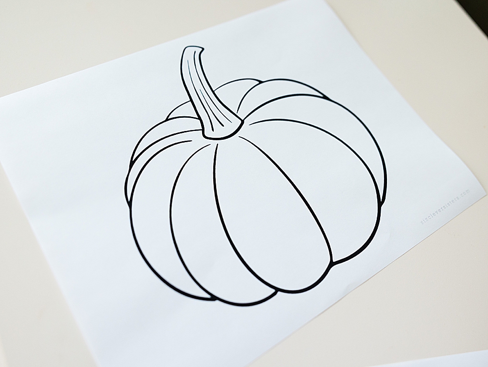 Pumpkin Templates | Outline Pumpkin | Black and White Pumpkin Templates | Large and small pumpkin outline templates free download on the Six Clever Sisters blog!