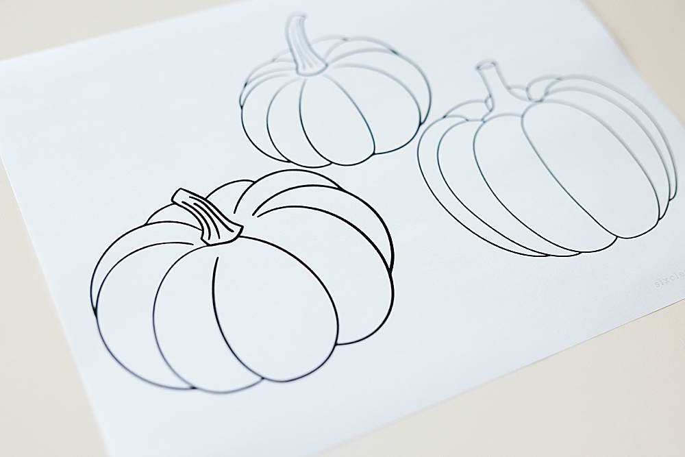 Pumpkin Templates | Outline Pumpkin | Black and White Pumpkin Templates | Large and small pumpkin outline templates free download on the Six Clever Sisters blog!