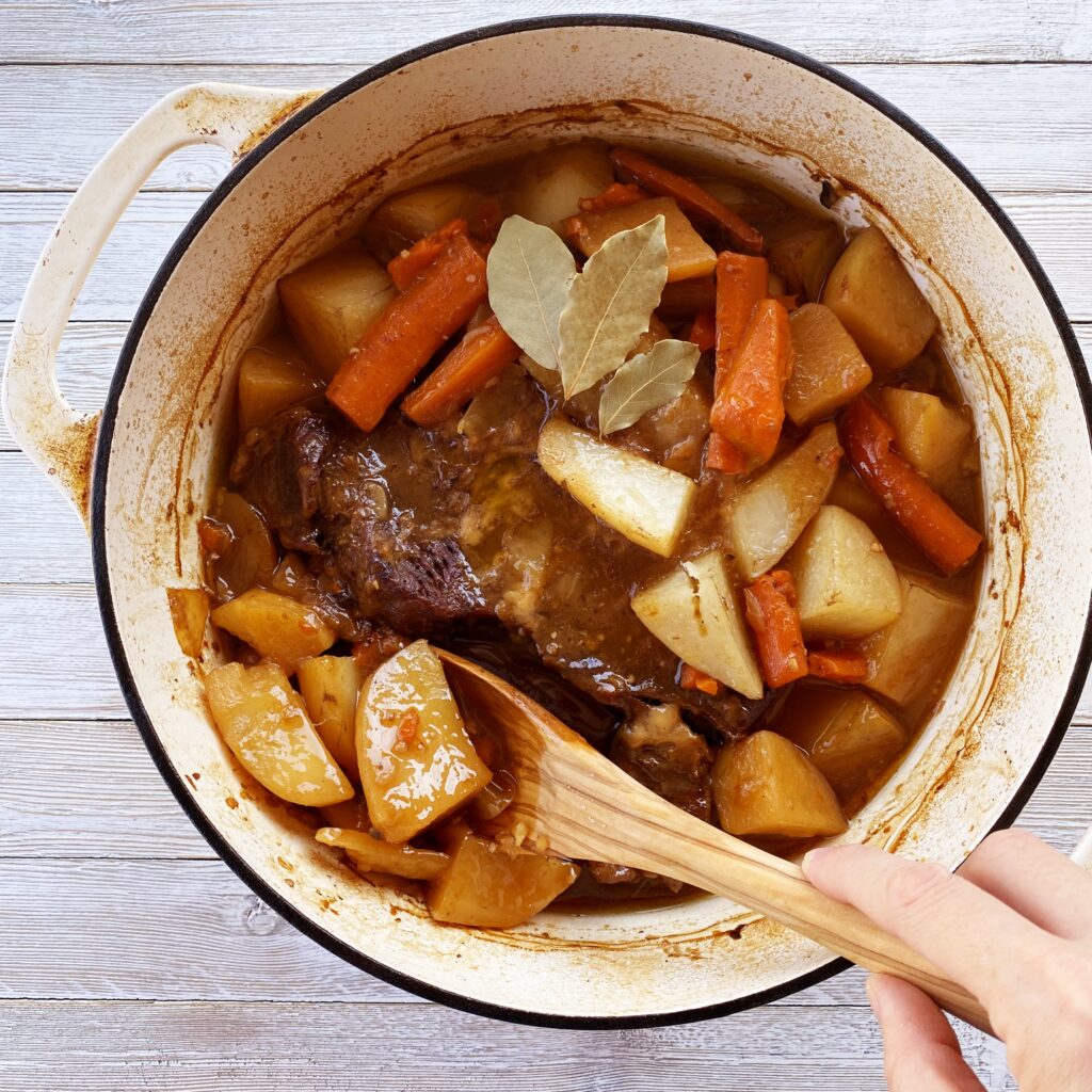 Old Fashioned Pot Roast Recipe | Dutch Oven Roast | Dutch Oven Roast Recipe | Dutch Oven Roast Beef Recipes | Roast in the Dutch Oven | How To Cook a Roast in the Dutch Oven | Can You Cook a Roast in a Dutch Oven | Easy Dutch Oven Pot Roast | Dutch Oven Roast Beef | Best Dutch Oven Pot Roast | Learn just how easy it is to make a roast in the Dutch oven. You'll get tender, flavorful juicy meat every time! It's what's for dinner! #dinner #dinnerideas #roast #easyrecipe