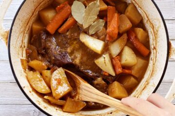 Old Fashioned Pot Roast Recipe | Dutch Oven Roast | Dutch Oven Roast Recipe | Dutch Oven Roast Beef Recipes | Roast in the Dutch Oven | How To Cook a Roast in the Dutch Oven | Can You Cook a Roast in a Dutch Oven | Easy Dutch Oven Pot Roast | Dutch Oven Roast Beef | Best Dutch Oven Pot Roast | Learn just how easy it is to make a roast in the Dutch oven. You'll get tender, flavorful juicy meat every time! It's what's for dinner! #dinner #dinnerideas #roast #easyrecipe