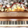 christmas garland on piano | Decorating piano for christmas